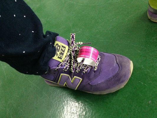 El deporte de la frecuencia ultraelevada marca calzado con etiqueta que el zapato elegante de Rfid marca la etiqueta engomada Higgs de las etiquetas con etiqueta -3 Logo Printing