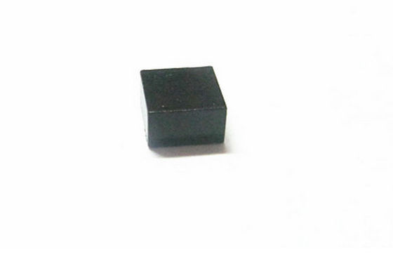 La frecuencia ultraelevada del RFID marca las etiquetas antis más pequeñas del metal con etiqueta RFID de la frecuencia ultraelevada con la gama leída larga para la gestión común